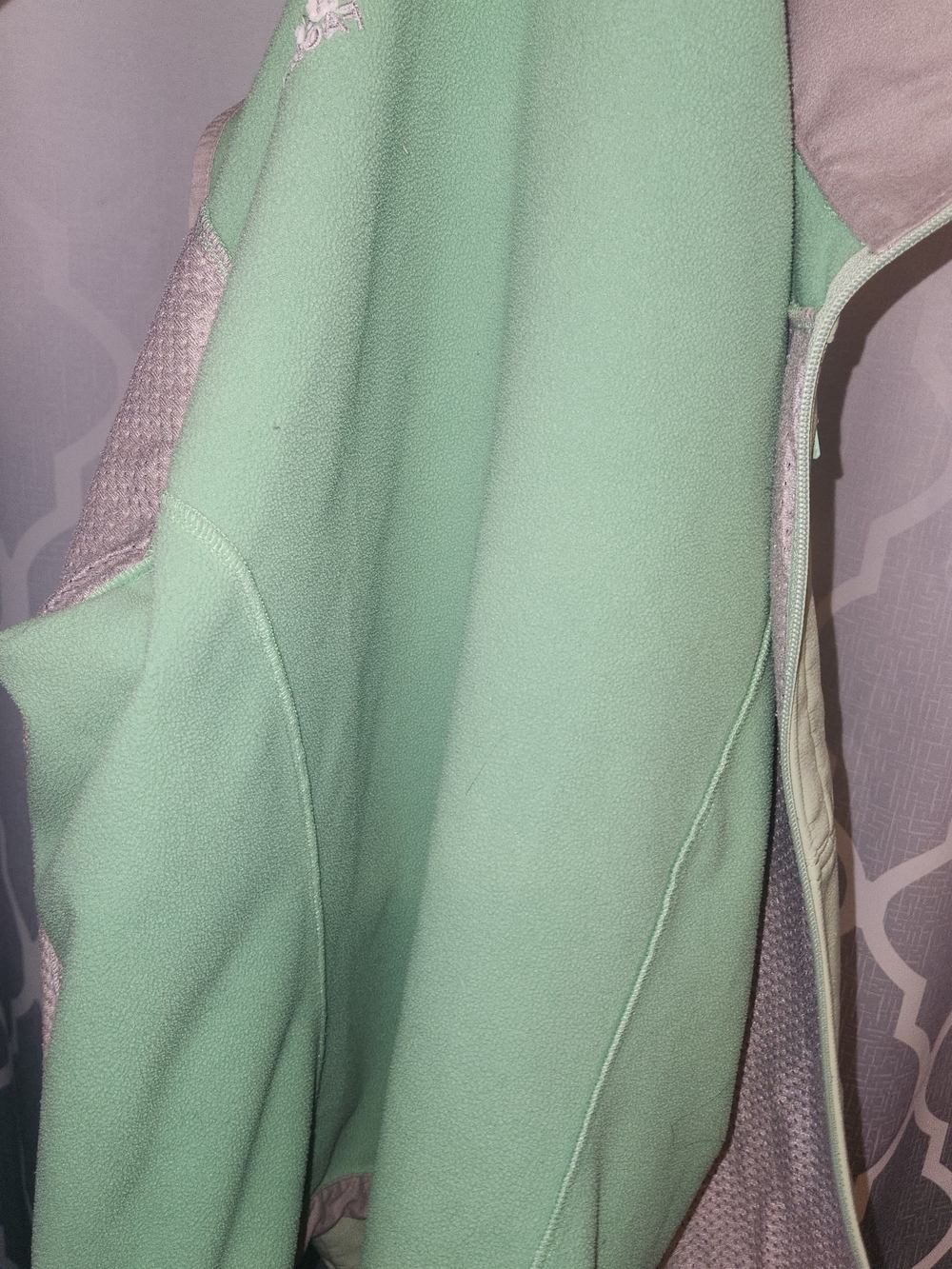 The North Face Light Green Softshell Jacket - Picture 8 of 8